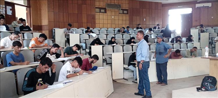 تدشين امتحانات المفاضلة للطلاب المتقدمين في كلية الهمدسة