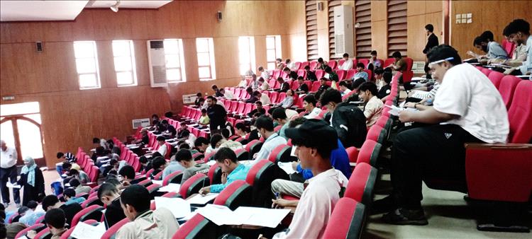 تدشين امتحانات المفاضلة للطلاب المتقدمين في كلية الهمدسة