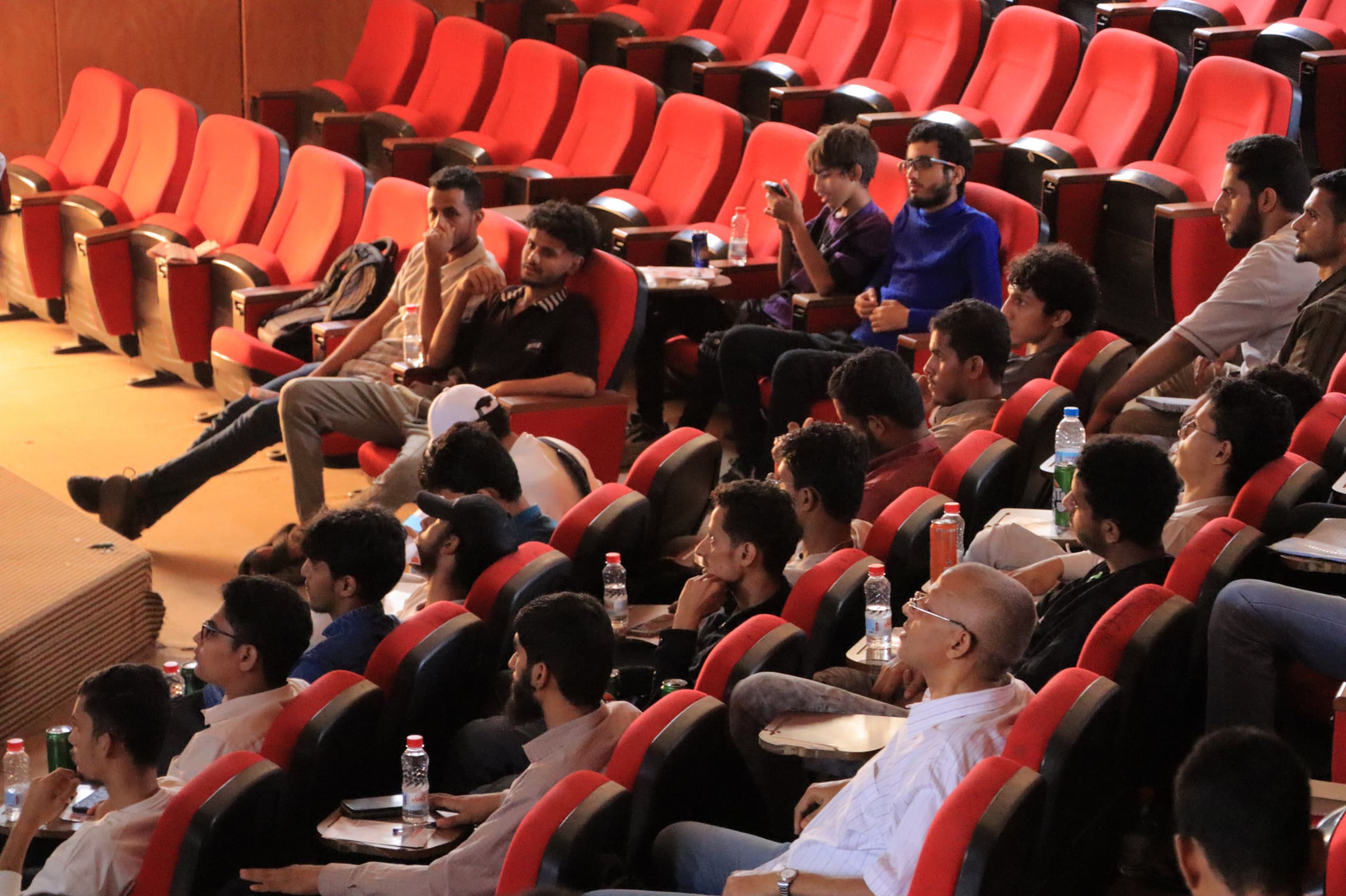 كلية الهندسة بجامعة عدن تستضيف ورشة عمل تخصصية حول "أنظمة تخزين البطاريات" بالتنسيق مع شركة الشهاب تك