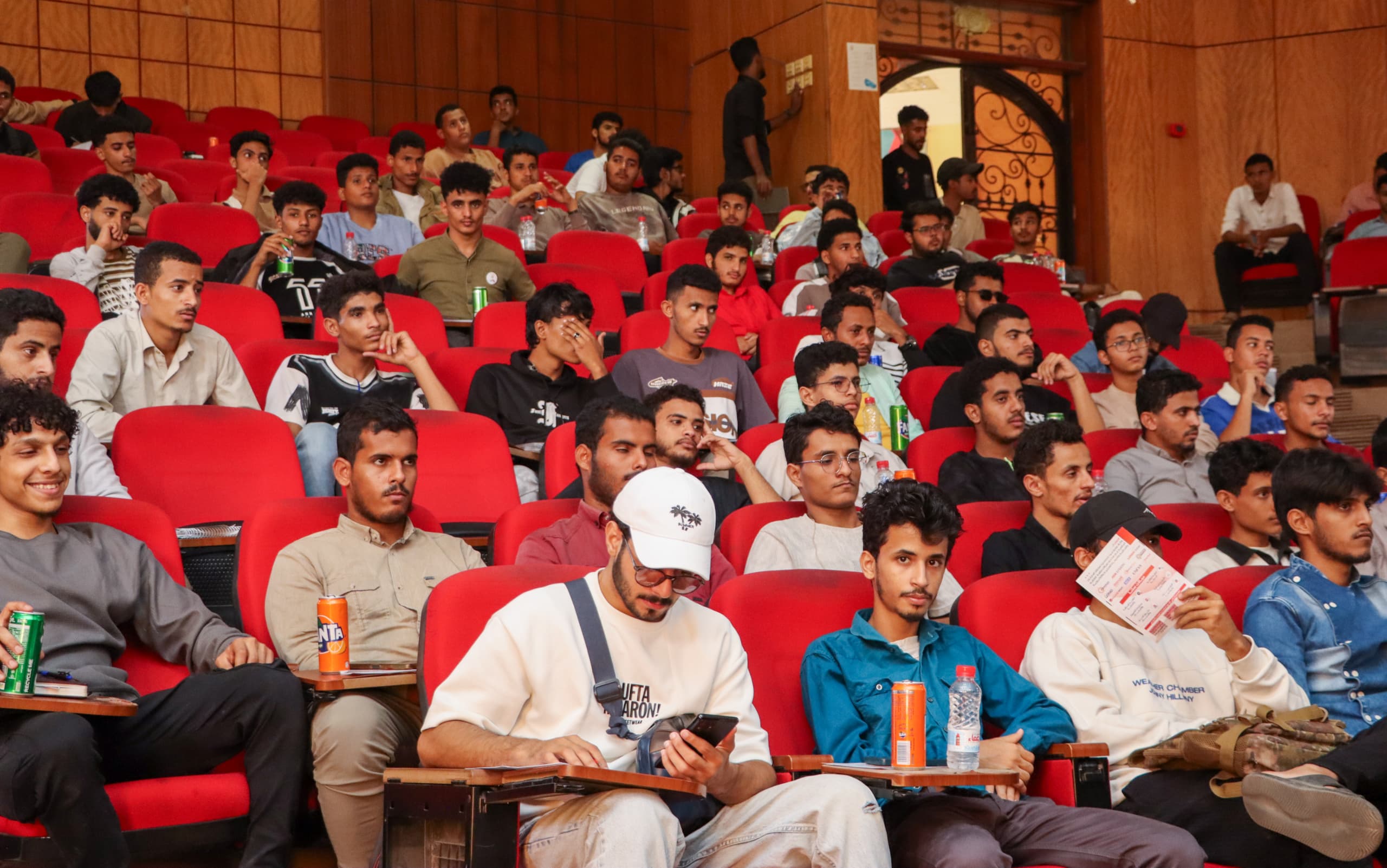 كلية الهندسة بجامعة عدن تستضيف ورشة عمل تخصصية حول "أنظمة تخزين البطاريات" بالتنسيق مع شركة الشهاب تك