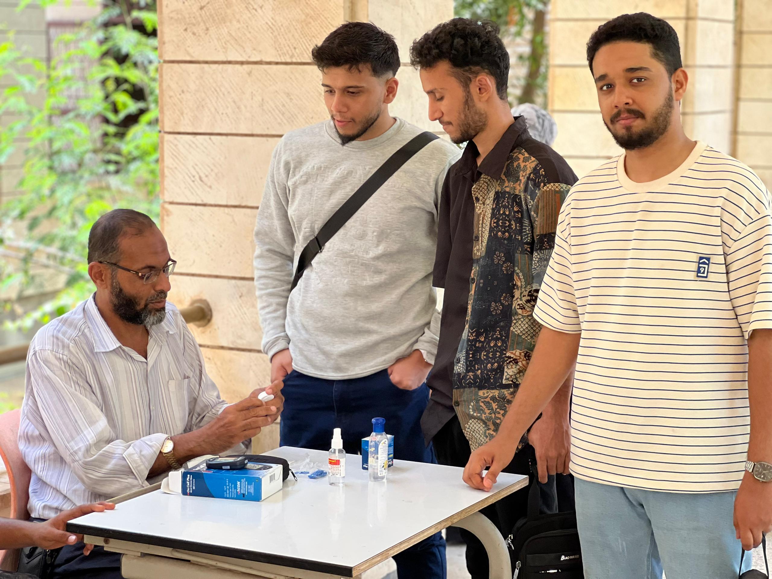 العيادة الصديقة للشباب تحط رحالها في رحاب كلية الهندسة