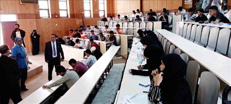 تدشين امتحانات المفاضلة للطلاب المتقدمين في كلية الهمدسة